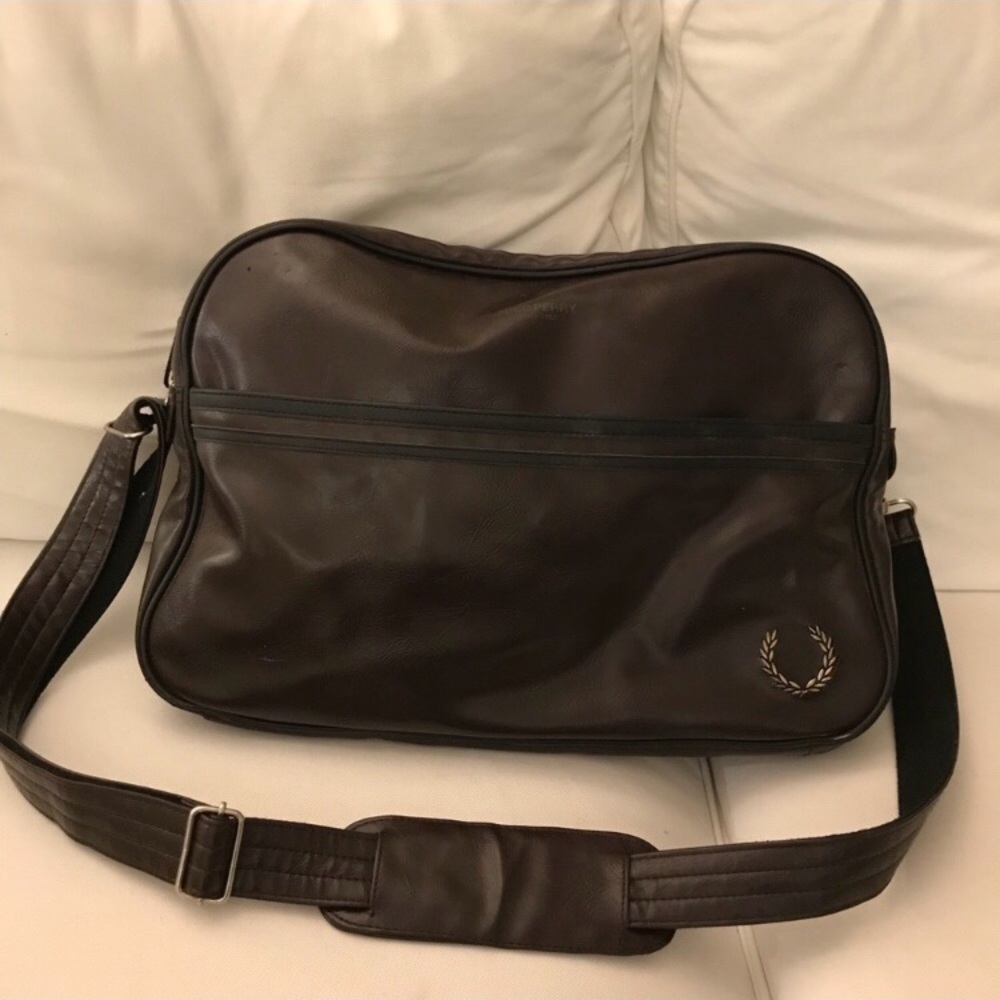 Fred Perry brown side bag.